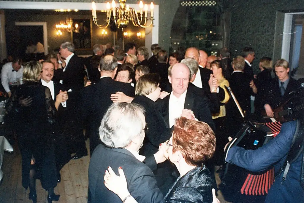 Tanssiaisetkin kuuluvat Odd Fellow -juhliin